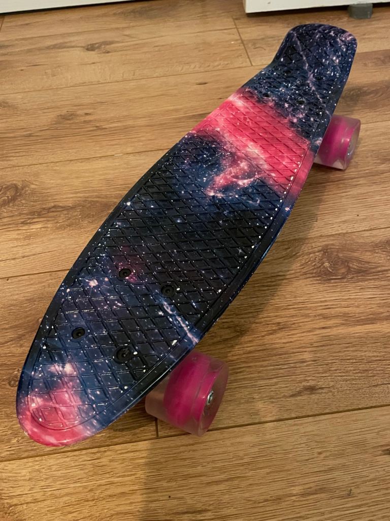 BELEEV 22 inch Skateboard for Kids Boys Girls Beginners