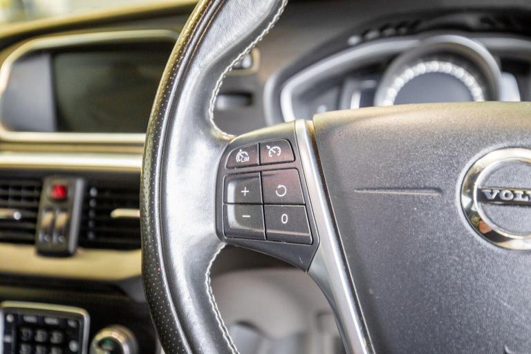 2019 Volvo V40 D2 [122] R DESIGN Edition 5dr Geartronic HATCHBACK DIESEL Automatic