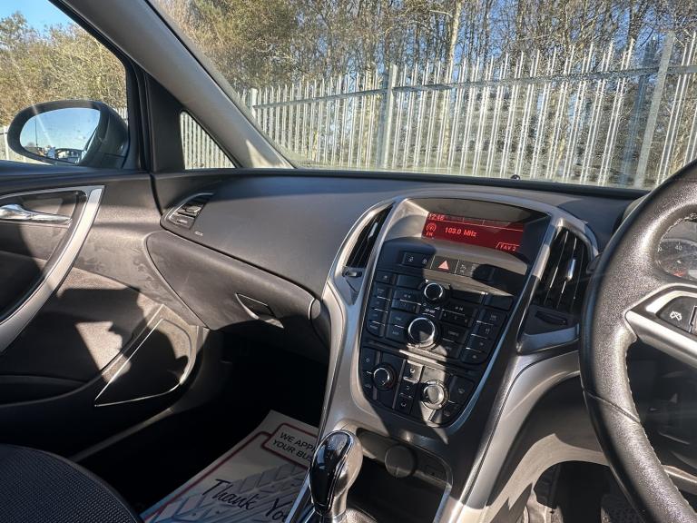 VAUXHALL ASTRA 1.6 16v SE 2011