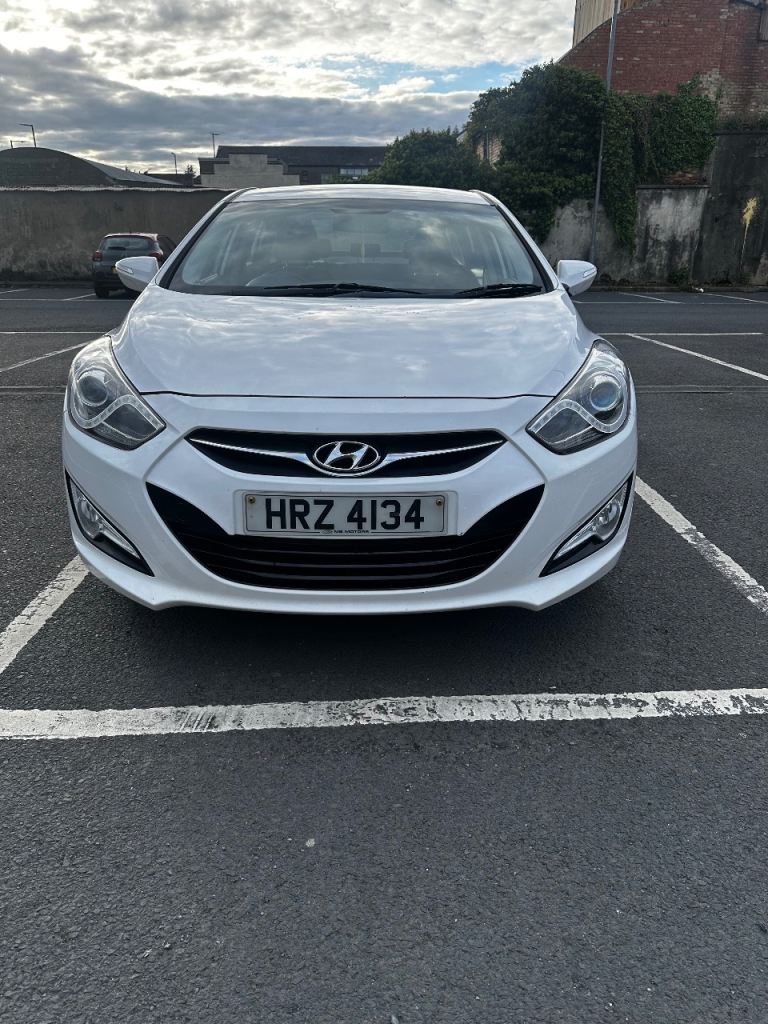 Selling 2013 Hyundai i40 blue drive 