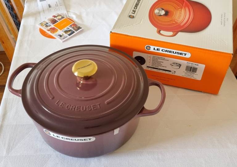BNIB Le Creuset Cast Iron 28cm Casserole FIG colour GOLD knob COLLECTORS ITEM