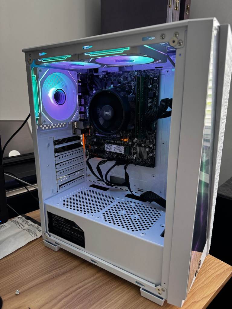 Ryzen 5 3400G Gaming PC - 16GB RAM - 256GB NVMe SSD - White RGB Gaming Case