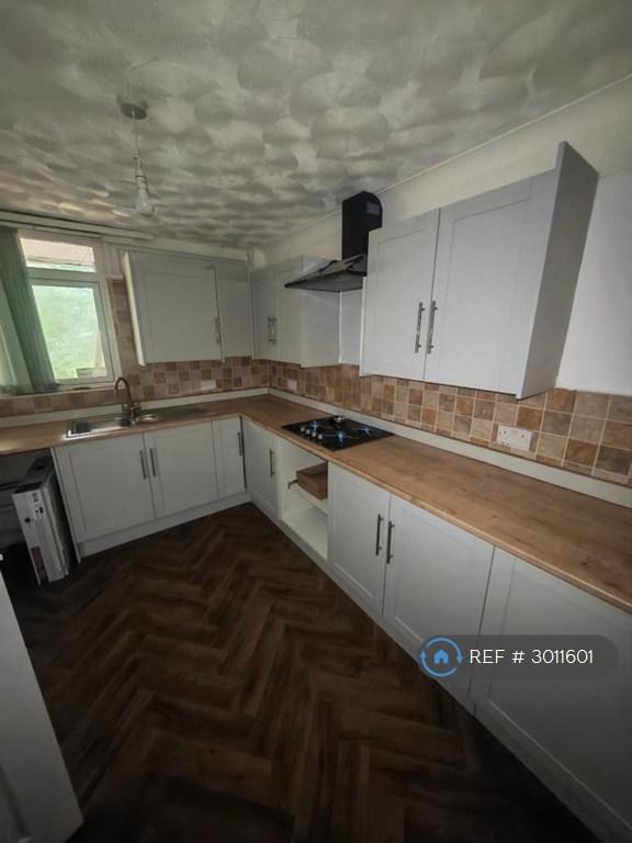3 bedroom flat in Meadowlea, Telford, TF7 (3 bed) (#3011601)