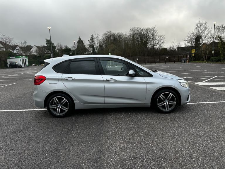 BMW 2 SERIES 218d Sports ( ULEZ FREE ) 5 Doors with Parking Camera & Low Mileage