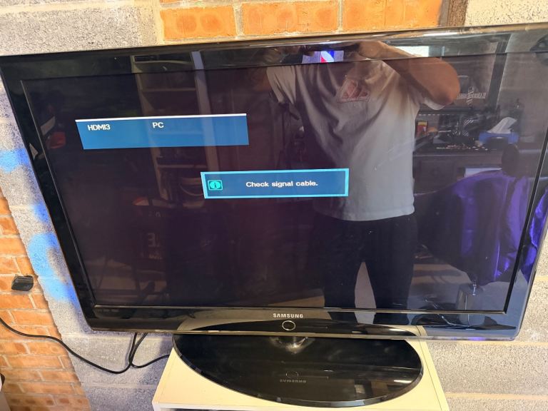Samsung LA26R71BX/XSA TV - Good Condition, 26-inch
