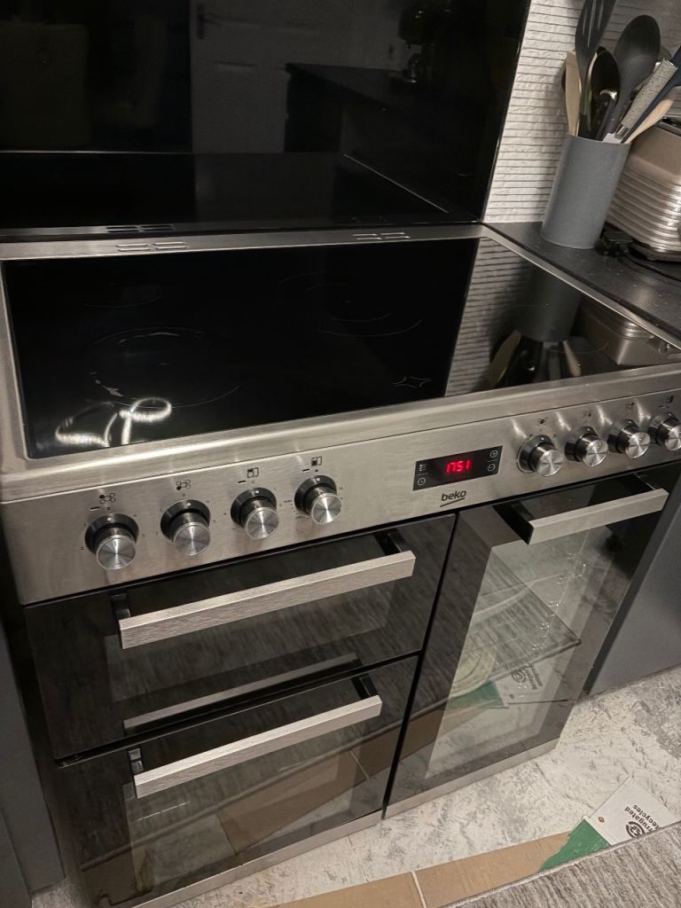 Beko Freestanding Electric Range Cooker – Stainless Steel, Good Condition