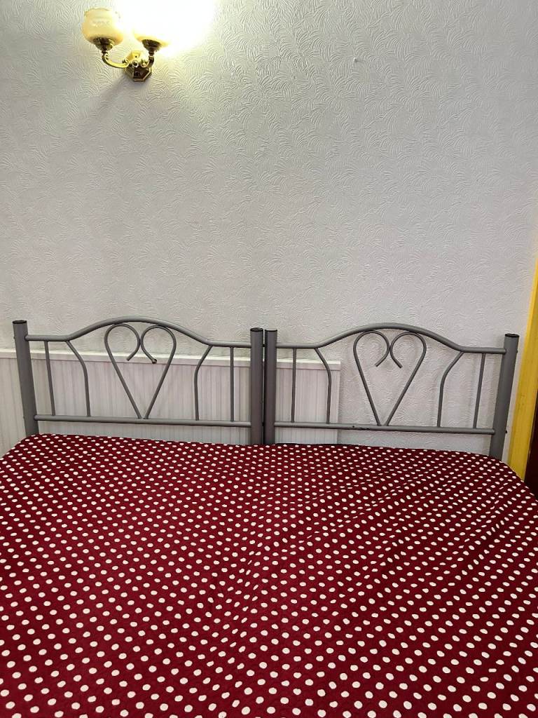 1 Bed room set with kitchen and bath, ideal for girls or couples