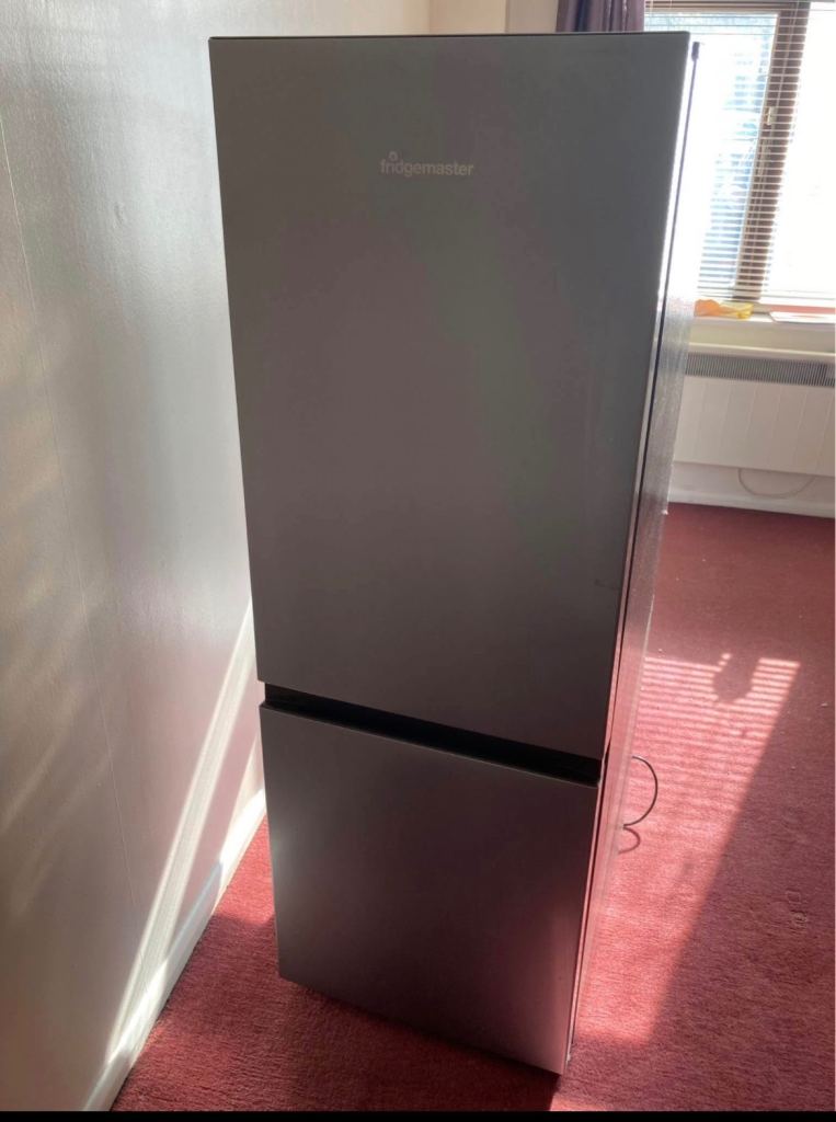 Freestanding Fridge Freezer 