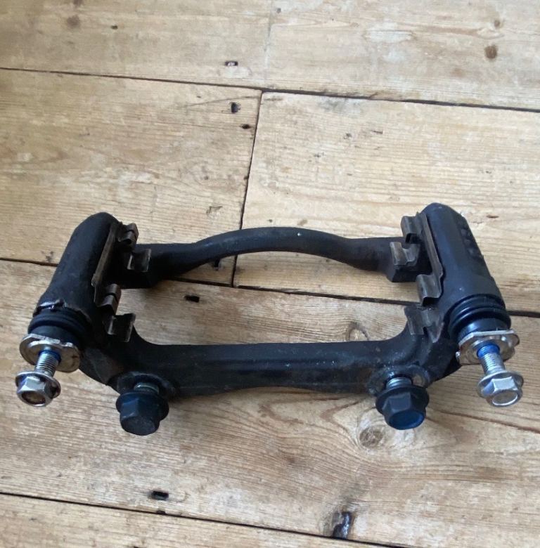 Honda Elysion RR1 RH front brake carrier