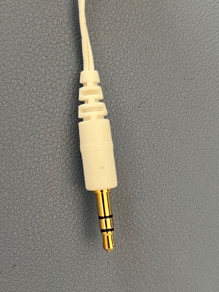 Roberts White Wired In-Ear Headphones – Like New