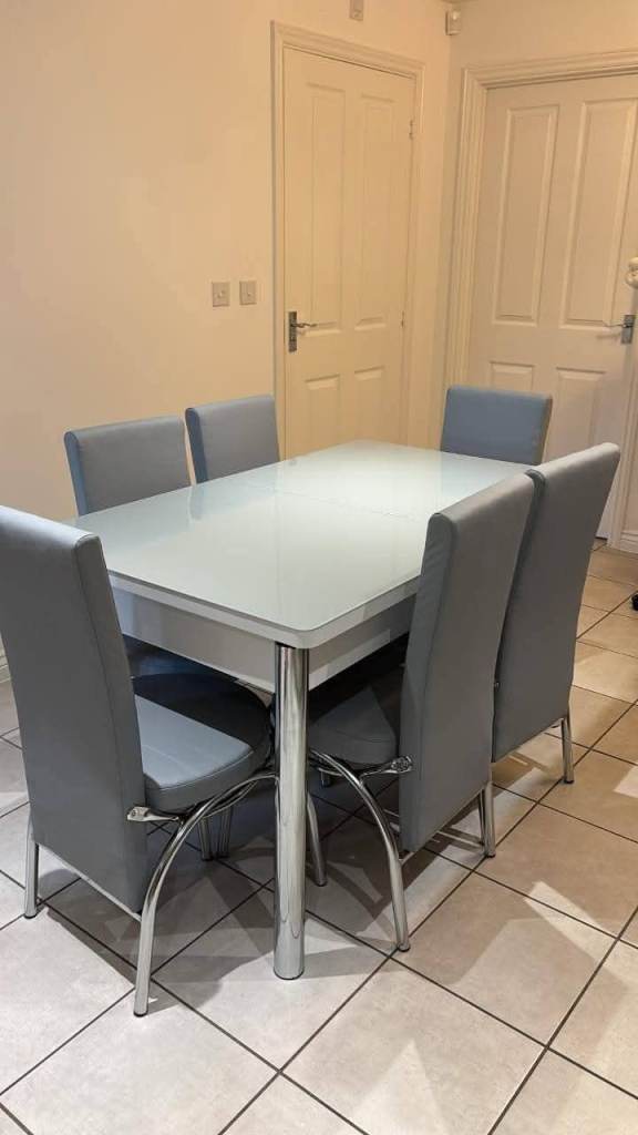 Grey Extendable Dining Table with 6 Chairs – Brand New – £280