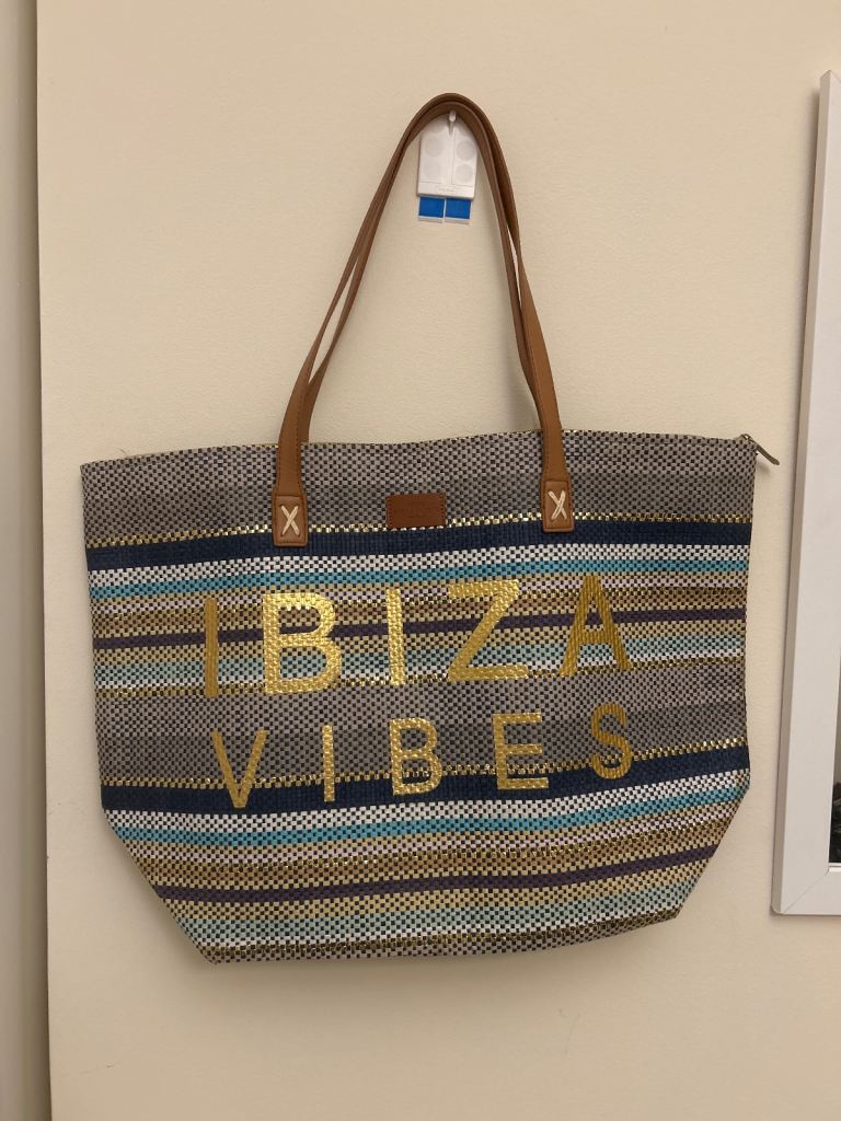 🏖️ Beach Shoulder Bag – Gold “Ibiza vibes” Script 🏖️