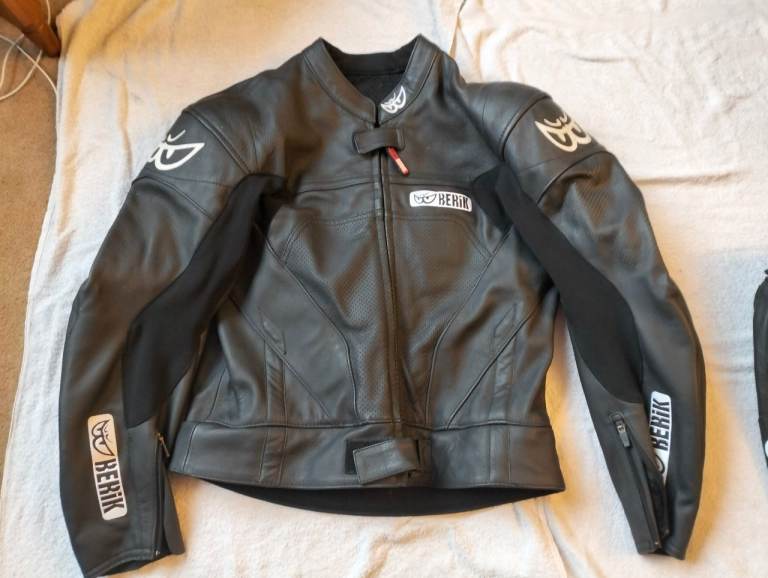 Berik Ls2-8323 2pc Leather Mens Motorcycle Suit Size Medium 32" Waist 42" Chest