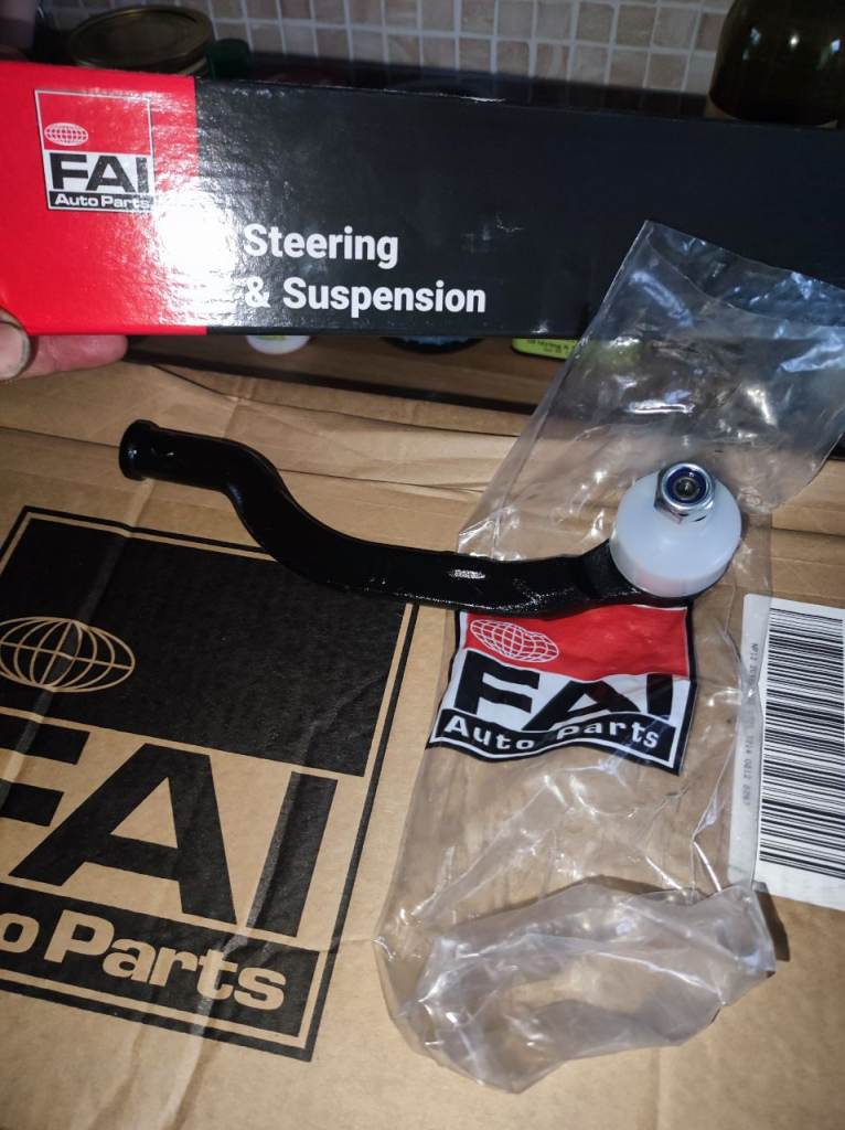 Track rod end vivaro primastar trafic nearside passenger front brand new in box .make fai quality 