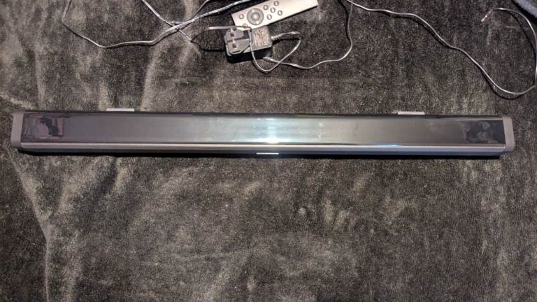 Goodman's Bluetooth sound bar with remote 