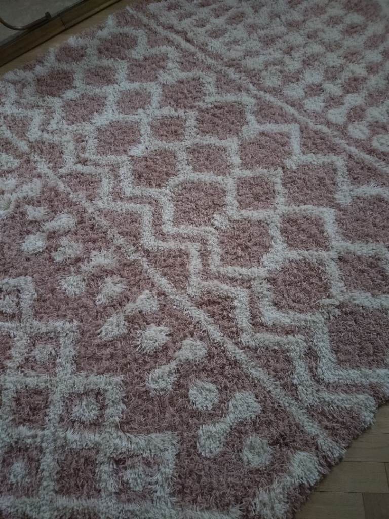 Large dusty pink and white rug