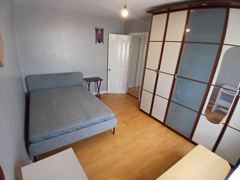 Double Room With ALL BILLS INCLUDED for SINGLE PERSON in Mitcham Near Tooting Station