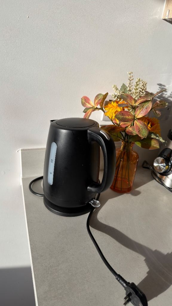 Black Electric Kettle – Good Condition
