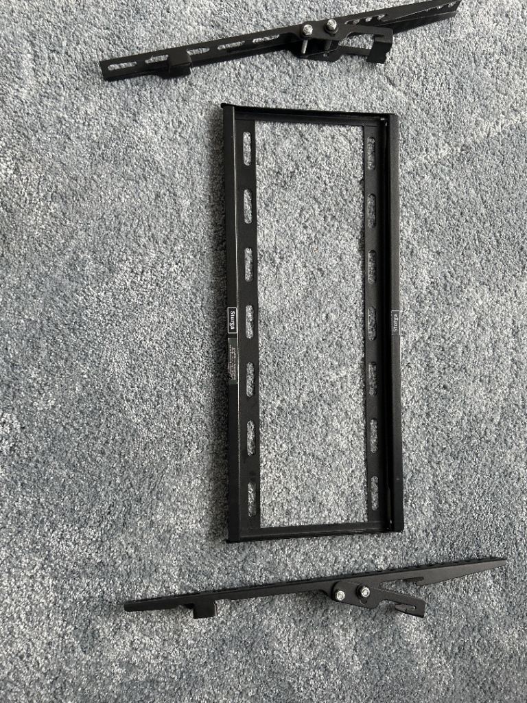 Tilting tv bracket 55 inch. 