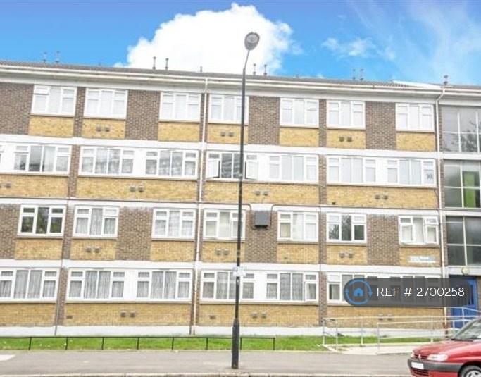 3 bedroom flat in Wick Road, London, E9 (3 bed) (#2700258)