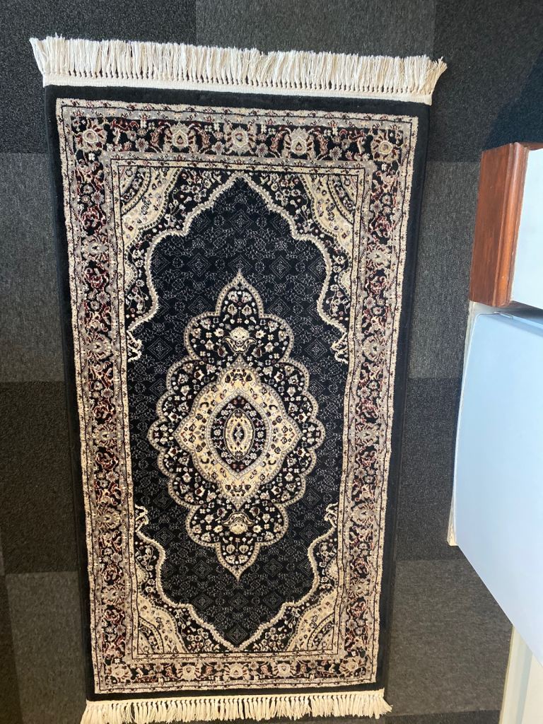 Isfahan Black and white Rug