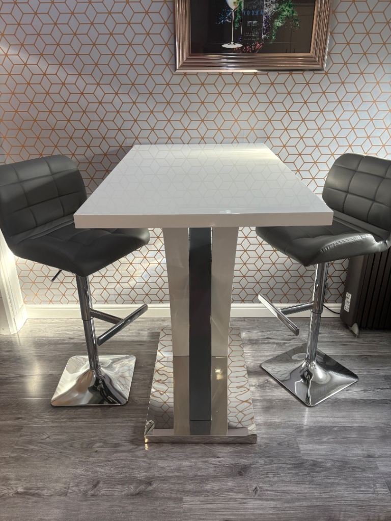 Bar table 2 adjustable stools