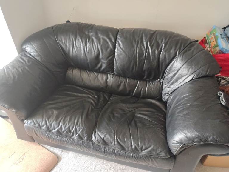 Black leather 2-seater sofa 
