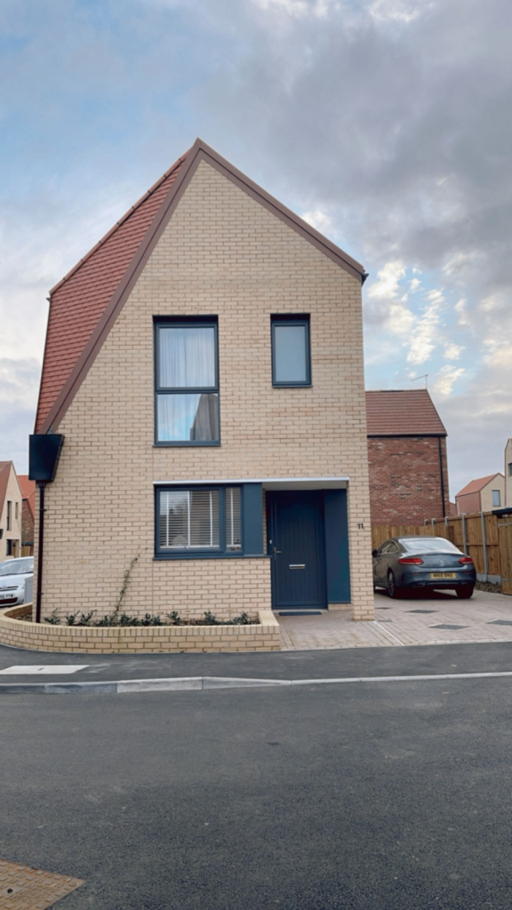 Spacious and Cosy Double Room for Rent in - SS14 3TZ