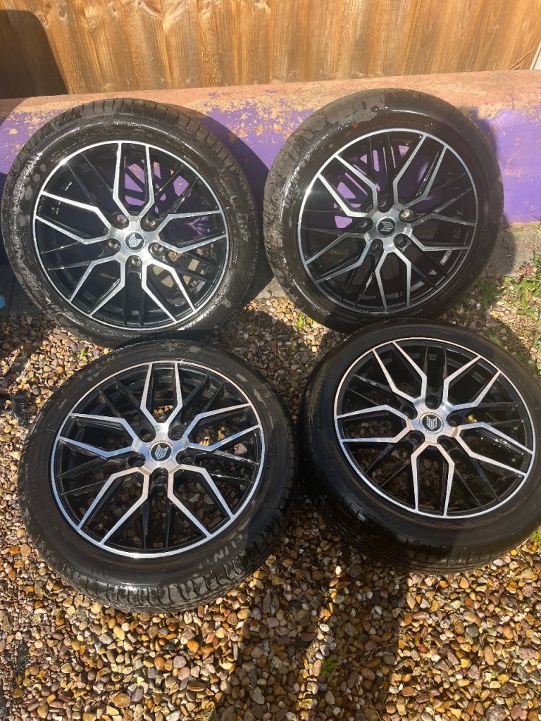 17" Fox Black Gloss Alloy Wheels with Nearly New Tyres