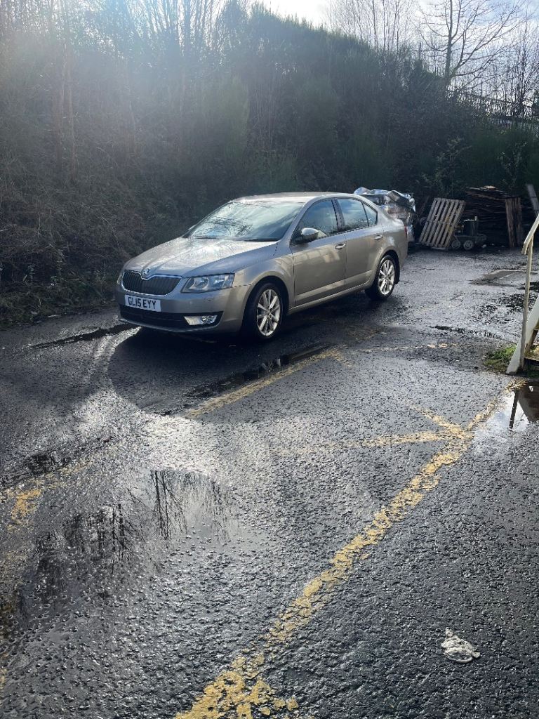 Skoda, OCTAVIA, Hatchback, 2015, Semi-Auto, 1598 (cc), 5 doors