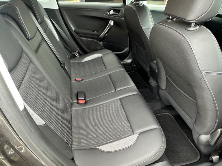 ** F.S.H ** 2017 (67) Peugeot 2008 1.6 BlueHDi Allure 5 dr hatchback ** VALUE **