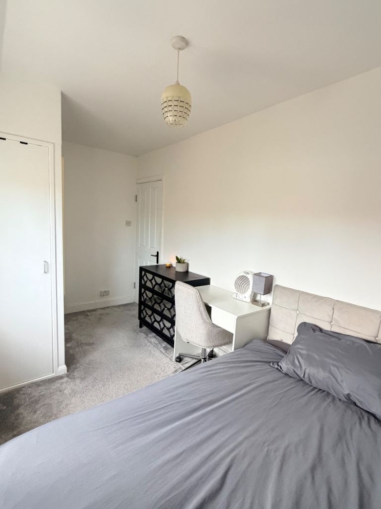 Single room at a cosy family home