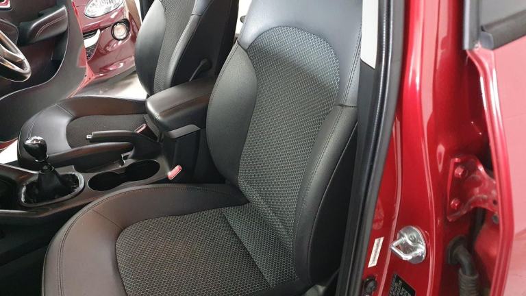 HYUNDAI IX35* 1.7 Crdi * 2wd* DIESEL*26,000 MILES* 1 OWNER* FULL S/HISTORY 