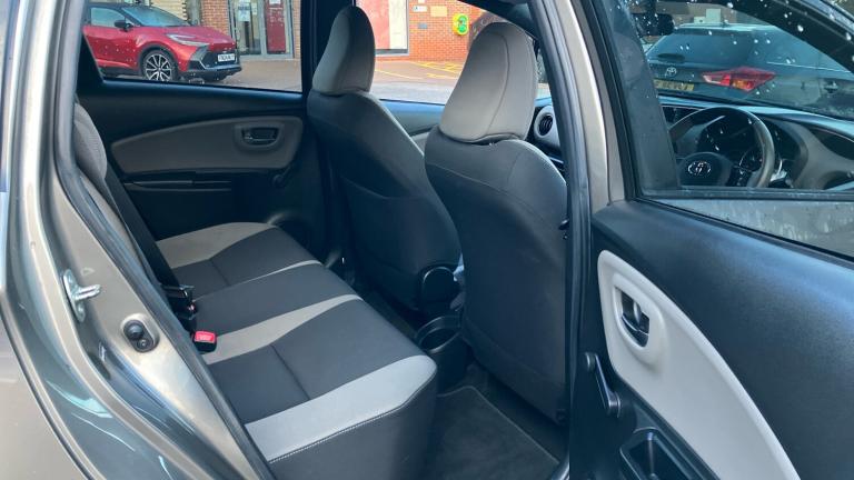 2017 Toyota Yaris 1.33 VVT-i Design 5dr Petrol Hatchback Hatchback Petrol Manual