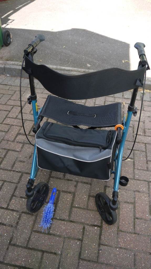 Invalid mobile chair and push along