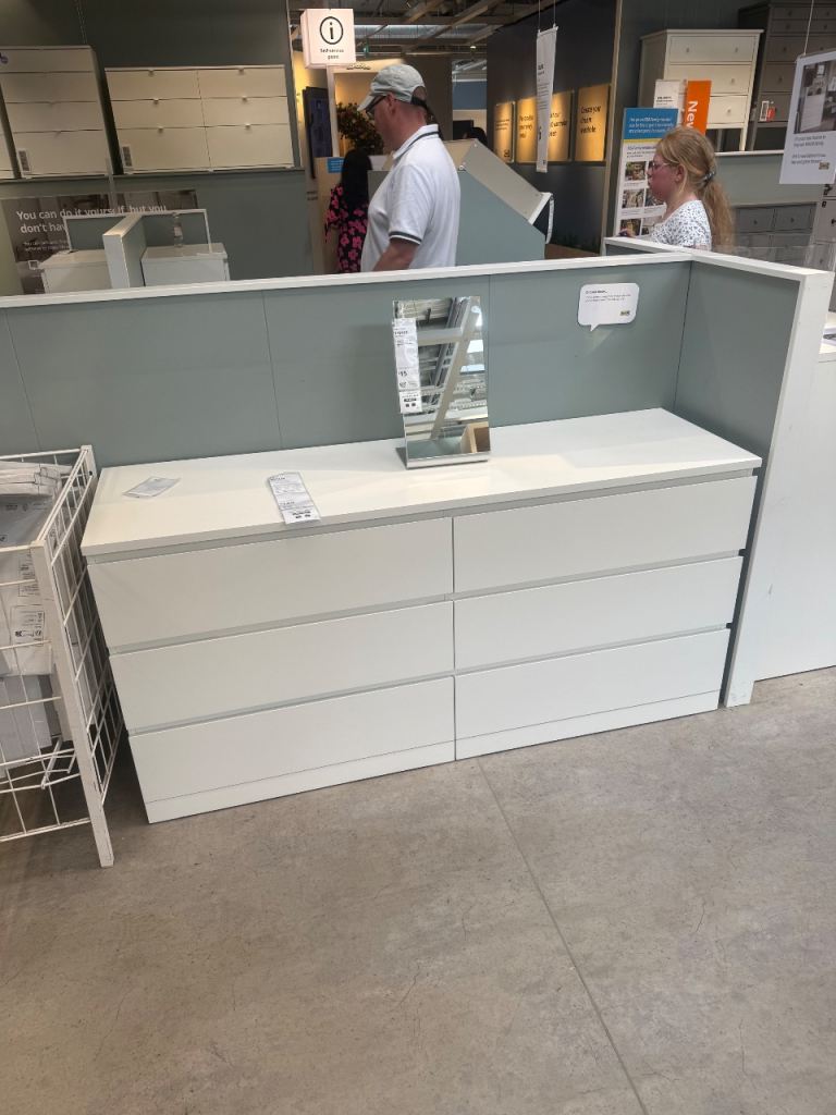 Ikea malm Chest of 6 Drawers – White good condition 