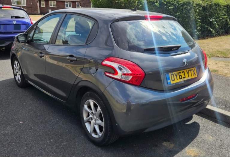 Peugeot, 208, Hatchback, 2013, Manual, 1398 (cc), 5 doors