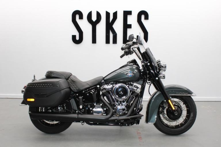 NEW 2025 Harley-Davidson FLHC Softail Heritage 117 in Iron Horse Metallic