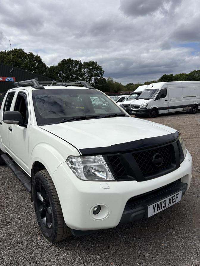 2013 Nissan Navara Double Cab Pick Up Tekna 2.5dCi 190 4WD Auto PICK UP DIESEL Automatic