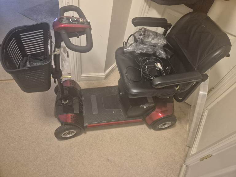 Electric mobility scooter