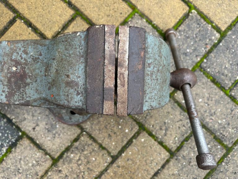 Heavy duty record No 23 bench vice with quick release 