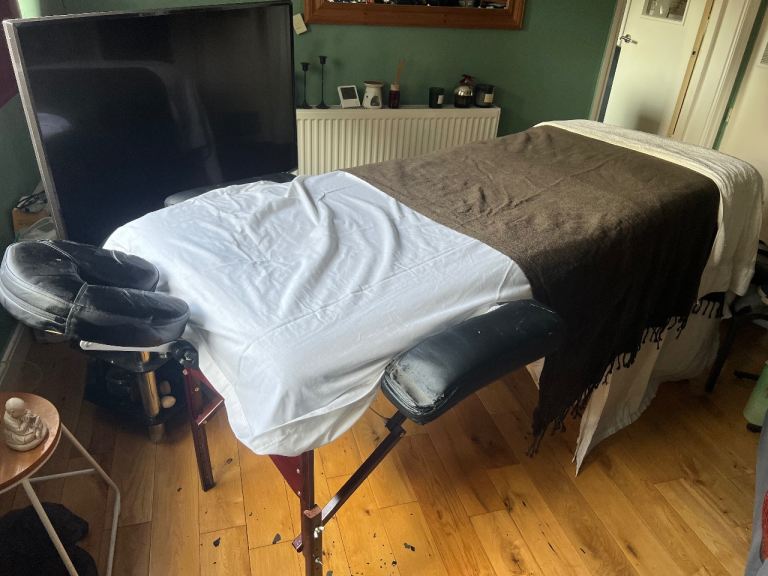 Massage bed pleather 