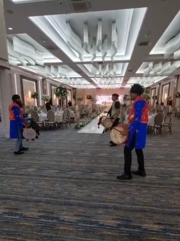 Dhol players