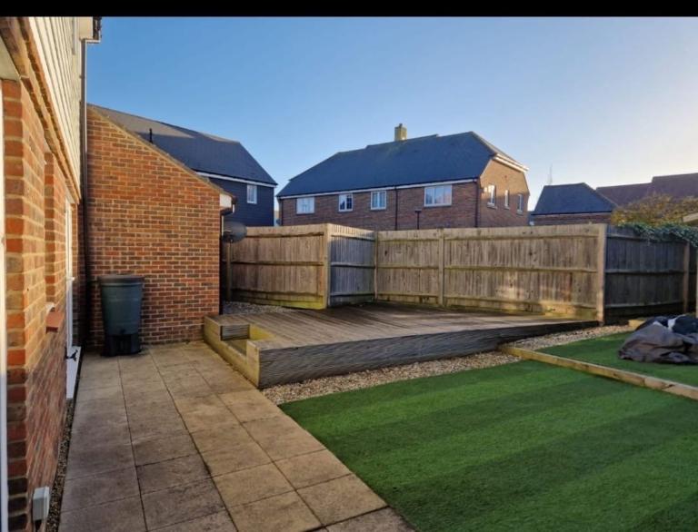 Luxury home with free parking in ashford