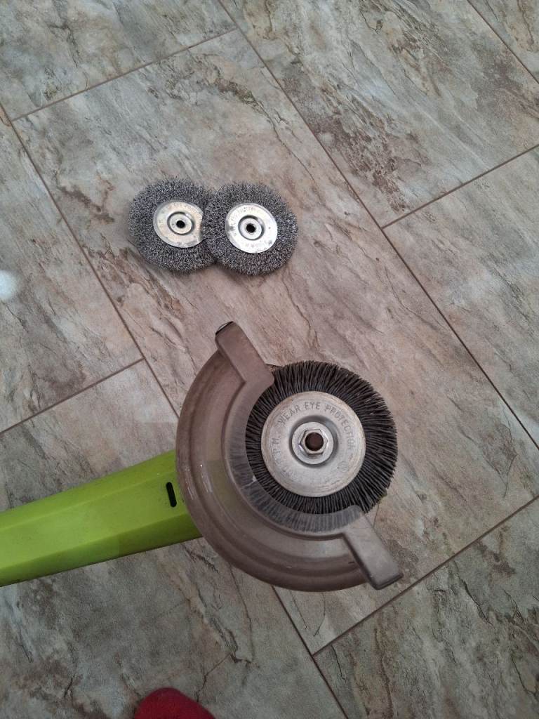 Electric Garden Weeding Brush with Wheels and Spare Brushes