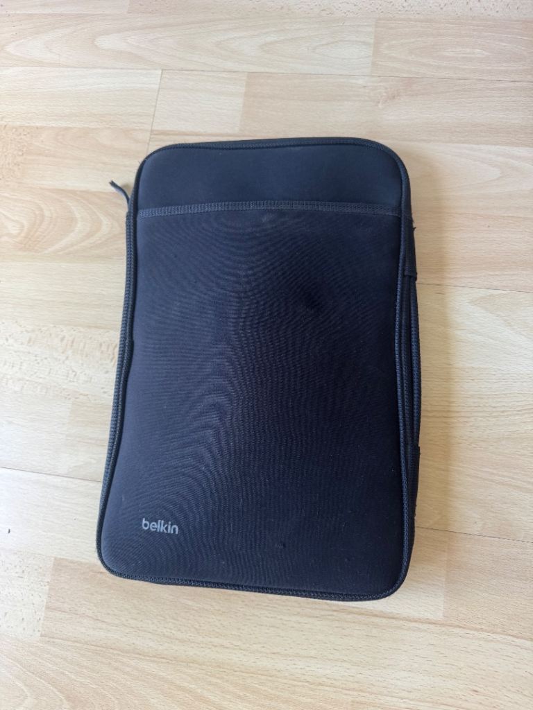 Belkin Laptop Sleeve – Black, Good Condition