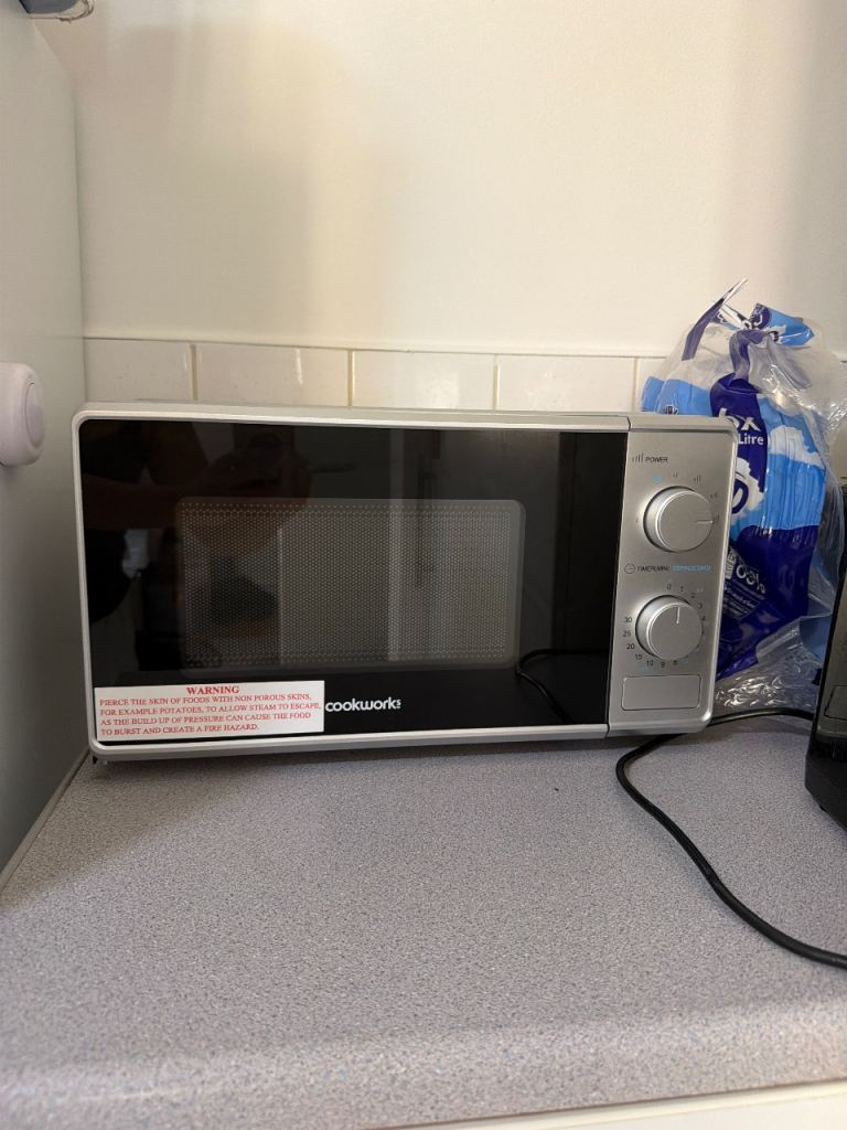 Cookworks Microwave Oven – Silver, Good Condition