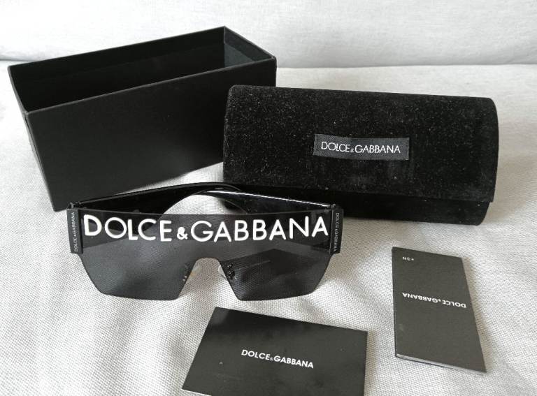 DG womens Sunglasses + case 