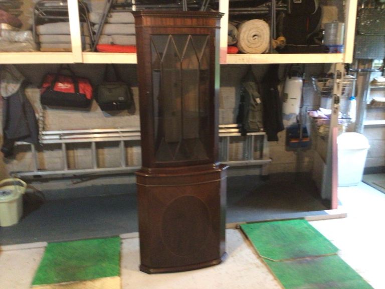 Corner display / glass cabinet.