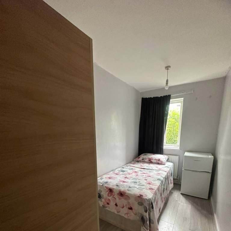 🪄🌸Two Affordable Rooms: Double and Single Rooms in Seven Sisters with Excellent Transport Links!